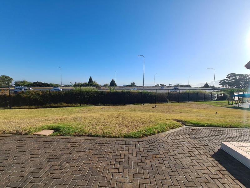 To Let 1 Bedroom Property for Rent in Loevenstein Western Cape